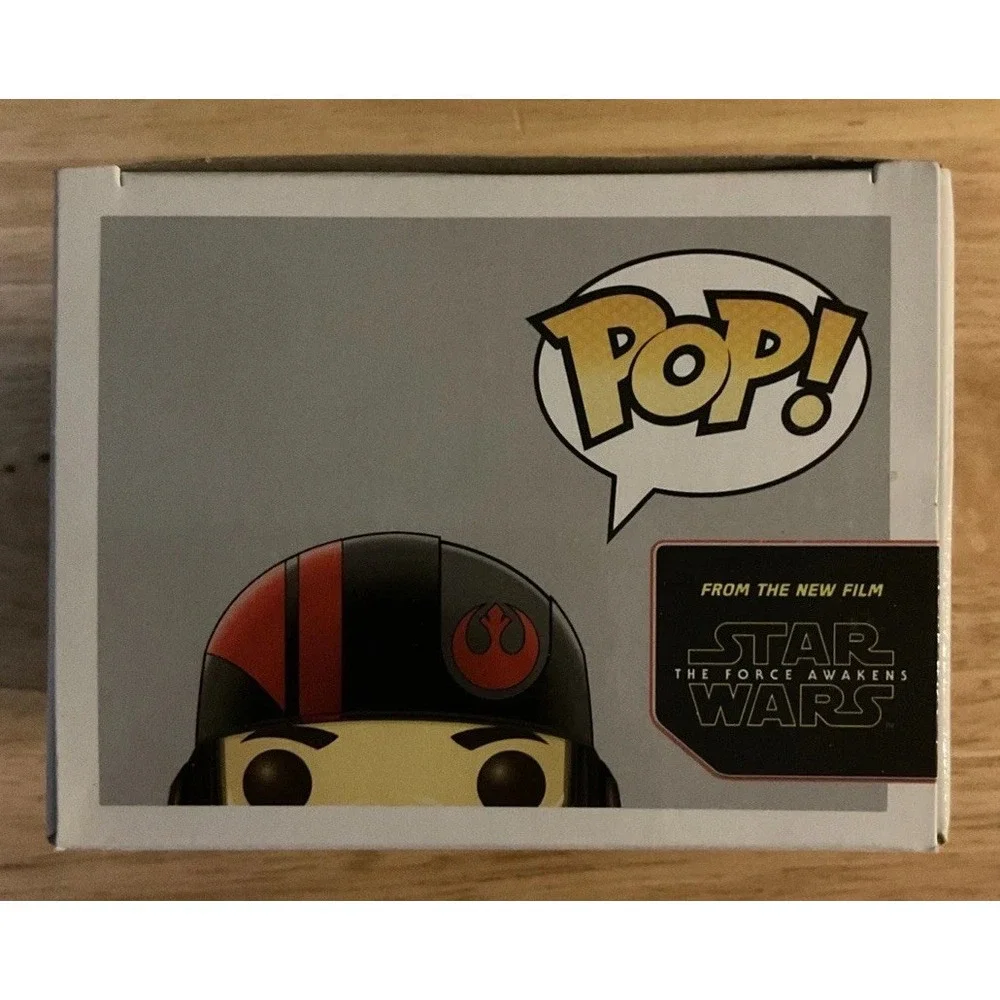 Funko‎ Pop! Vinyl: Star Wars - Poe Dameron #62 - Picture 7 of 11